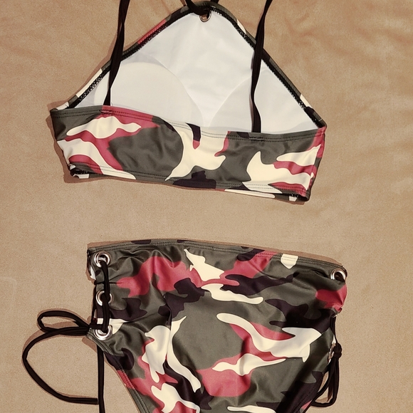 Bikini - Picture 2 of 3